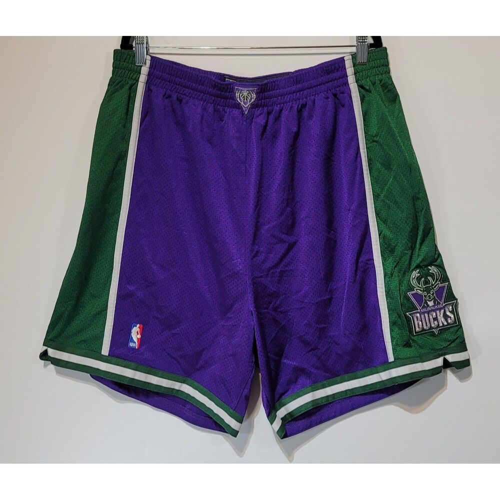 Milwaukee Bucks NBA Reebok Team Issued Shorts Game Purple Green Men 40 Vintage